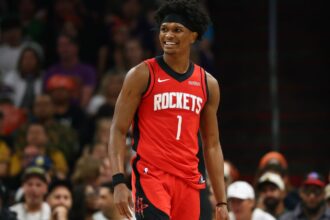 Amen Thompson secures his future with the Rockets with a $208 million contract Amen smiling during a game after having one of his best performances