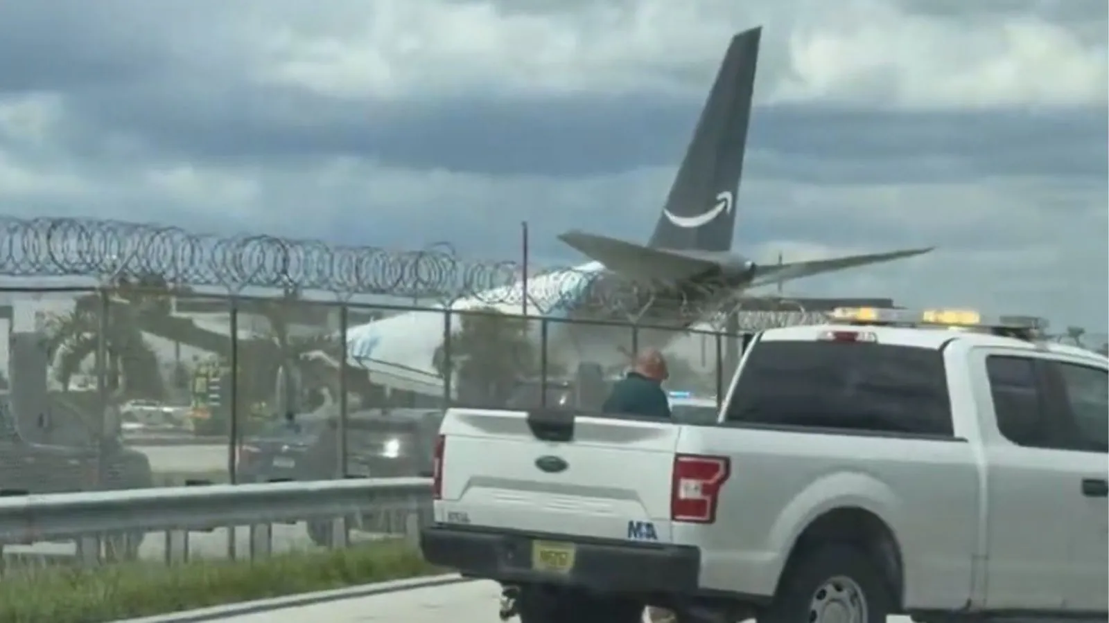 Tragedy in Miami! Amazon cargo plane leaves runway and bursts into flames