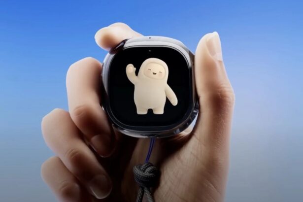The new Muse character waving from the screen at everyone present