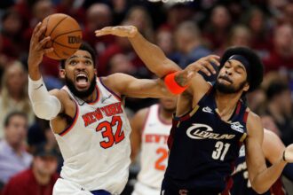 New York Knicks suspend ticket sales after fans face shocking NBA prices A Knicks player and a Cavaliers player battling under the basket