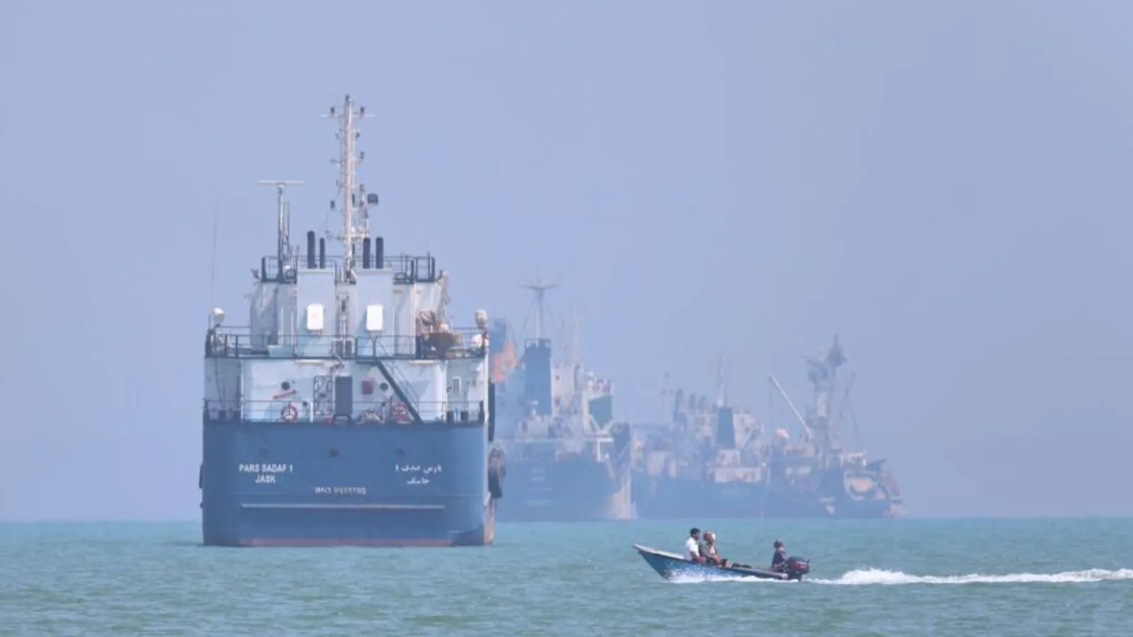 Oil surpasses $100 as Middle East conflict threatens global supply Oil surpasses $100 as Middle East conflict threatens global supply