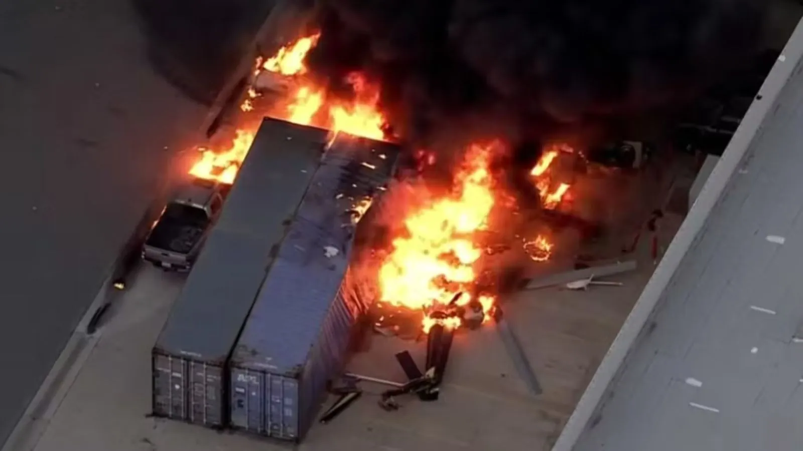 Three dead after news helicopter crashes in Los Angeles while covering a story Three dead after news helicopter crashes in Los Angeles while covering a story